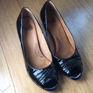Sofft women’s peep open toe black patent shoes 8.5